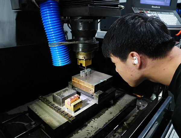 阿奇夏米爾-鏡面放電機