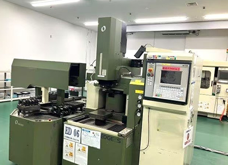 牧野放电加工机