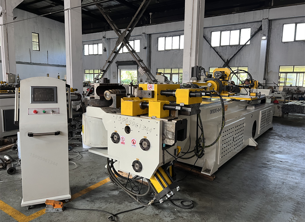 DW130CNC-2A-1S 数控弯管机
